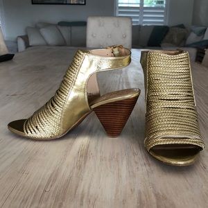 Vince Camuto Entik METALIC NWOT 8.5